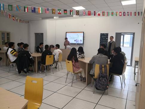 说明: C:\Users\hp\Desktop\19级班主任工作\中美合作办学活动\迎新照片3.jpg 说明: C:\Users\hp\Desktop\19级班主任工作\中美合作办学活动\迎新照片3.jpg