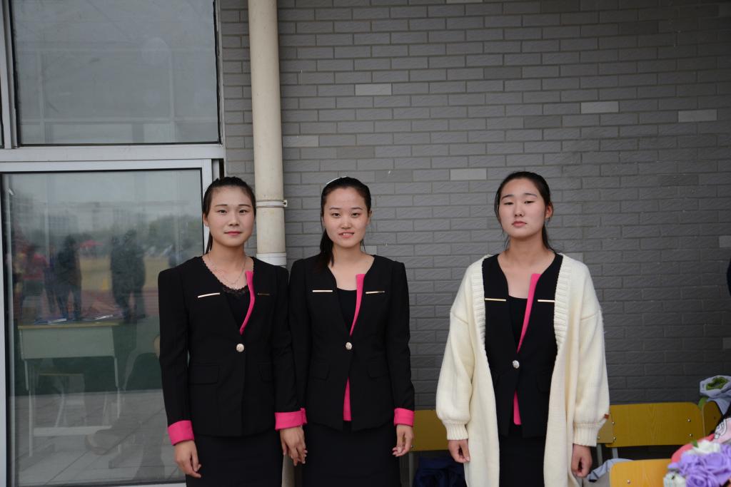 颁奖礼仪组成员